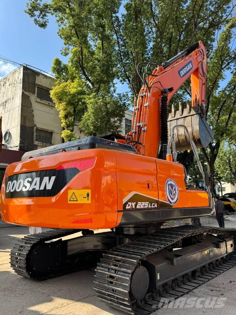 Doosan DX 225 Pásové rýpadlá