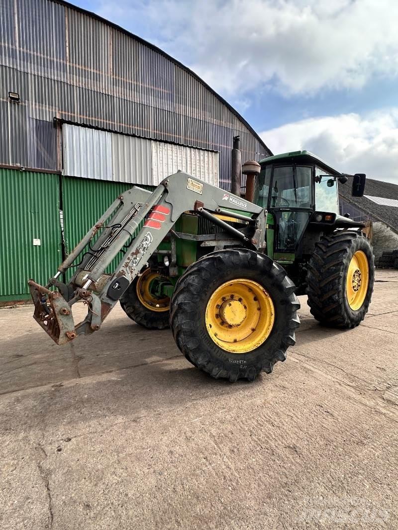 John Deere 4055 Traktory