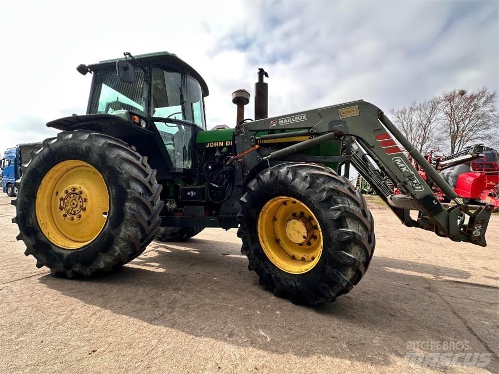 John Deere 4055 Traktory