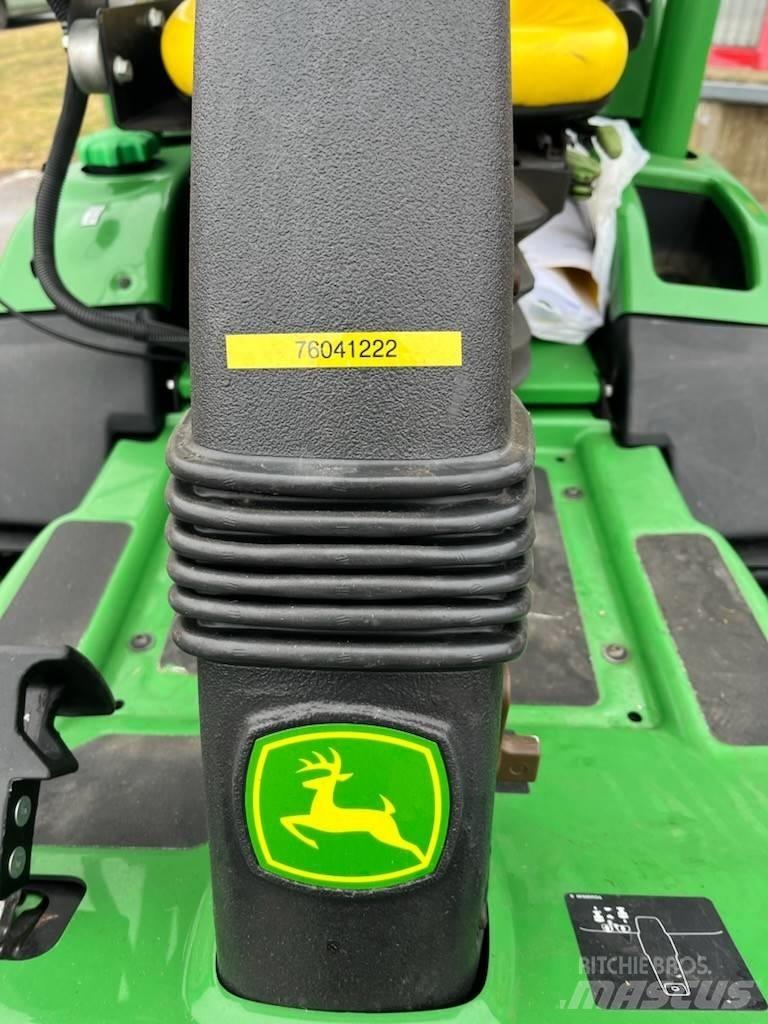 John Deere 7400A Kosačky na kosenie roughov a semiroughov