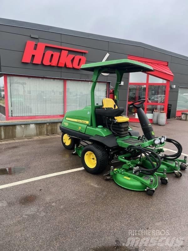 John Deere 7400A Kosačky na kosenie roughov a semiroughov