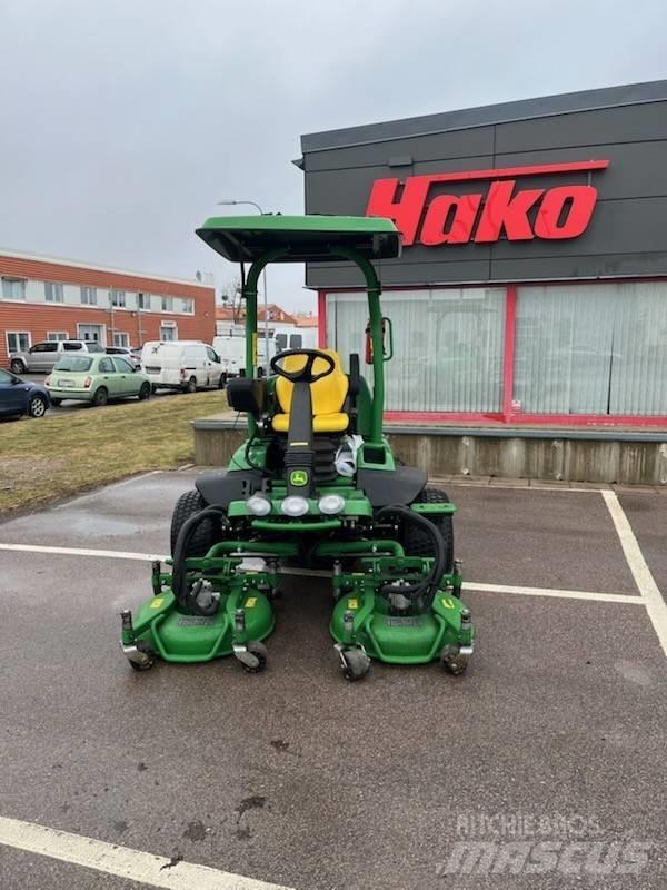 John Deere 7400A Kosačky na kosenie roughov a semiroughov