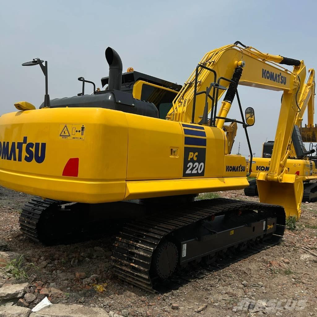 Komatsu 220-8 Pásové rýpadlá