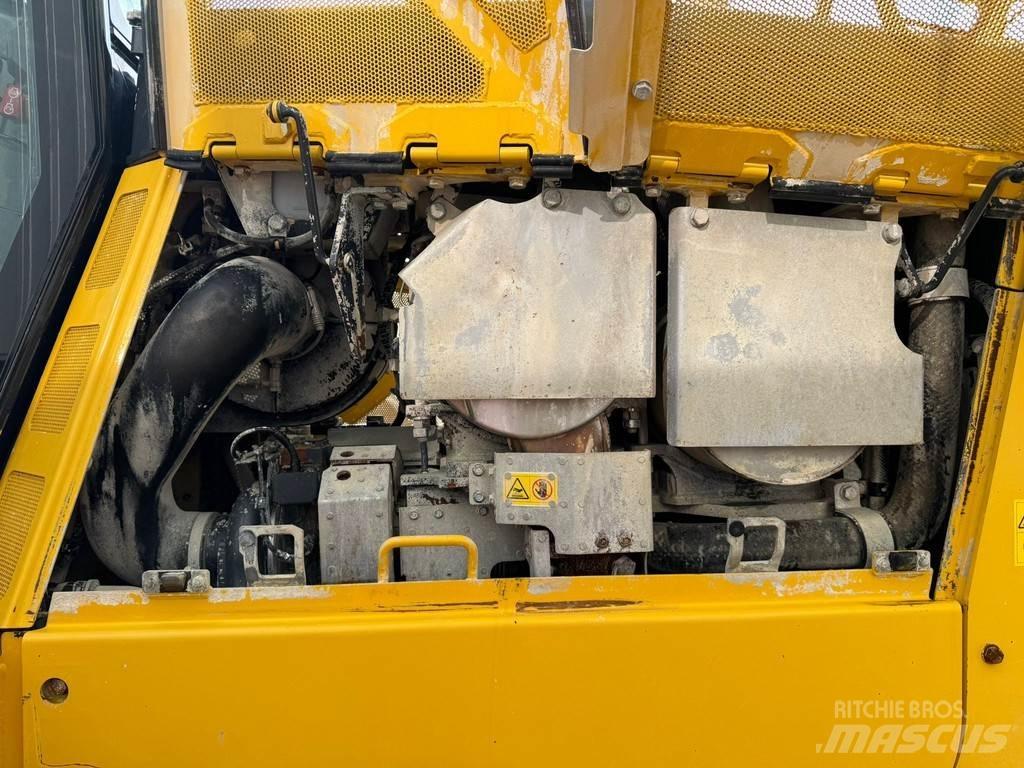 Komatsu D65PXi-18 Pásové dozéry