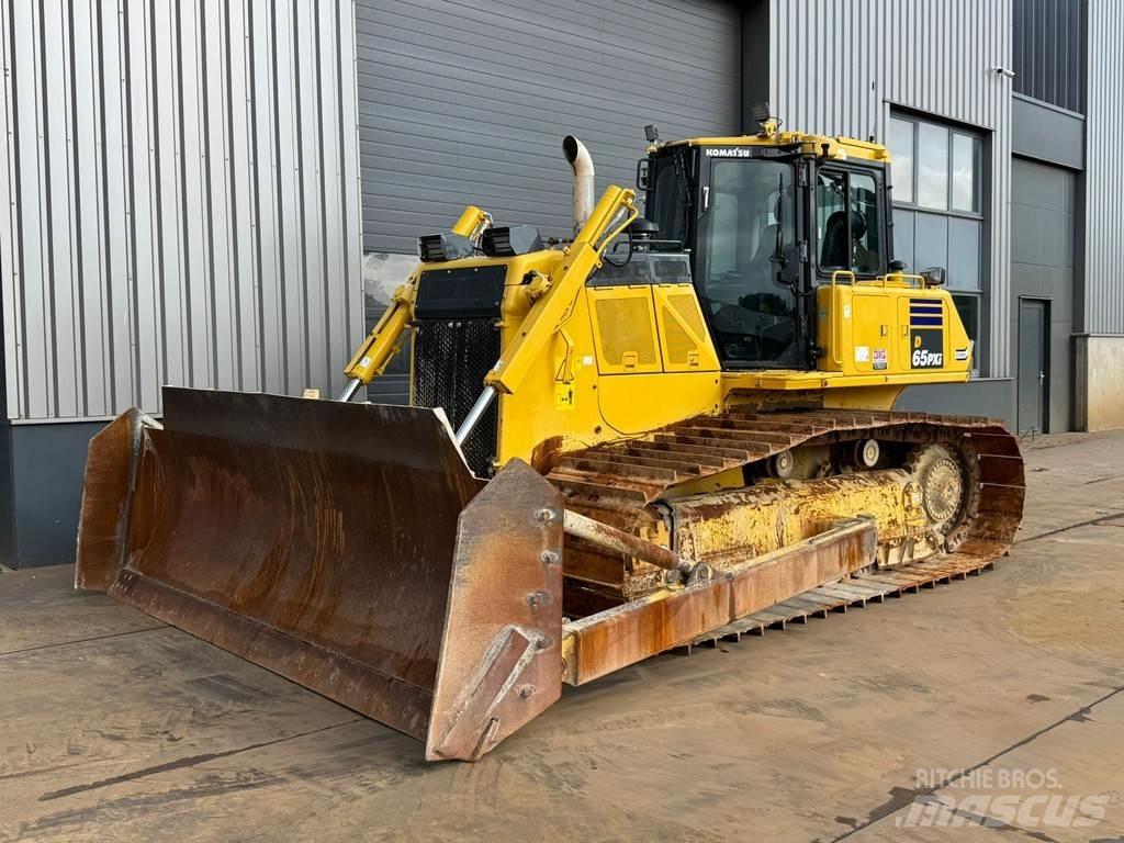 Komatsu D65PXi-18 Pásové dozéry