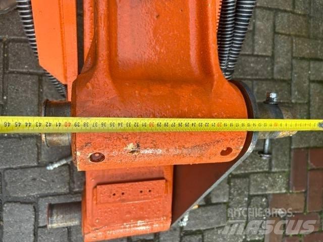 Hitachi ZX 135 Pásové rýpadlá