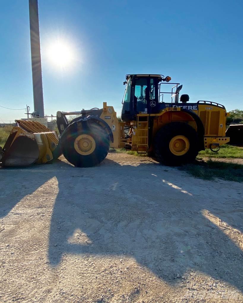 John Deere 844K Kolesové nakladače