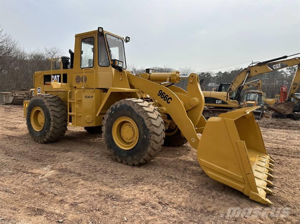 CAT 966C Kolesové nakladače