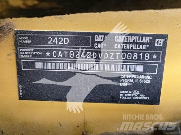 CAT 242D Šmykom riadené nakladače