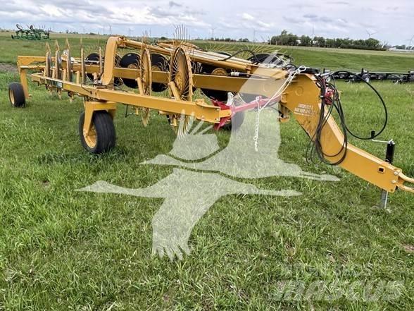 Vermeer VR1428 Obracače a zhrabovače sena