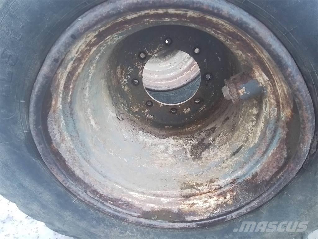 Valmet 828 20x22,5 Pneumatiky, kolesá a ráfiky