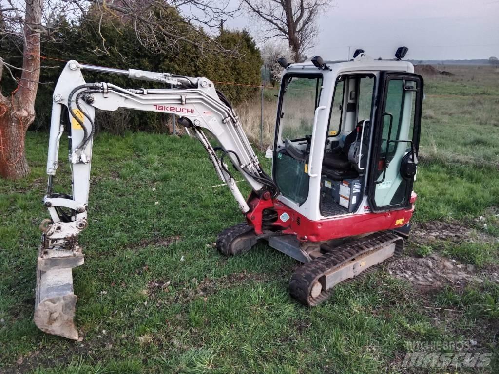 Takeuchi TB 225 Mini rýpadlá < 7t
