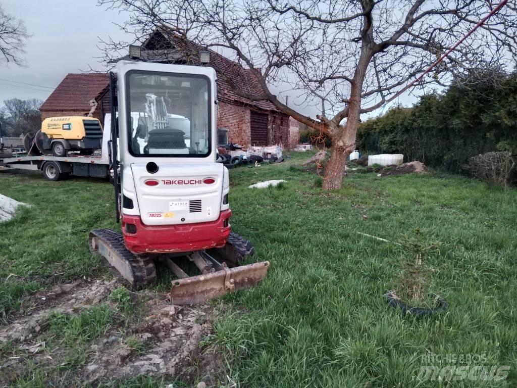 Takeuchi TB 225 Mini rýpadlá < 7t