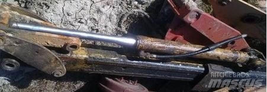 CAT 428 Lança Podvozky a zavesenie kolies