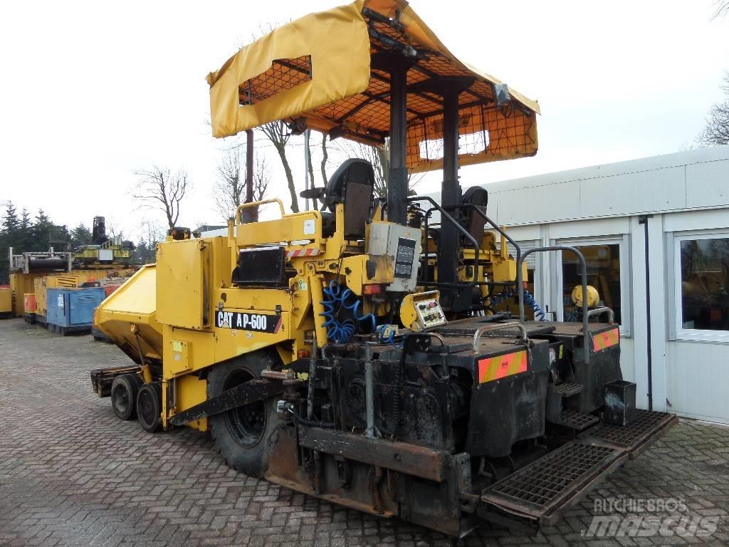CAT AP 600 Finišéry