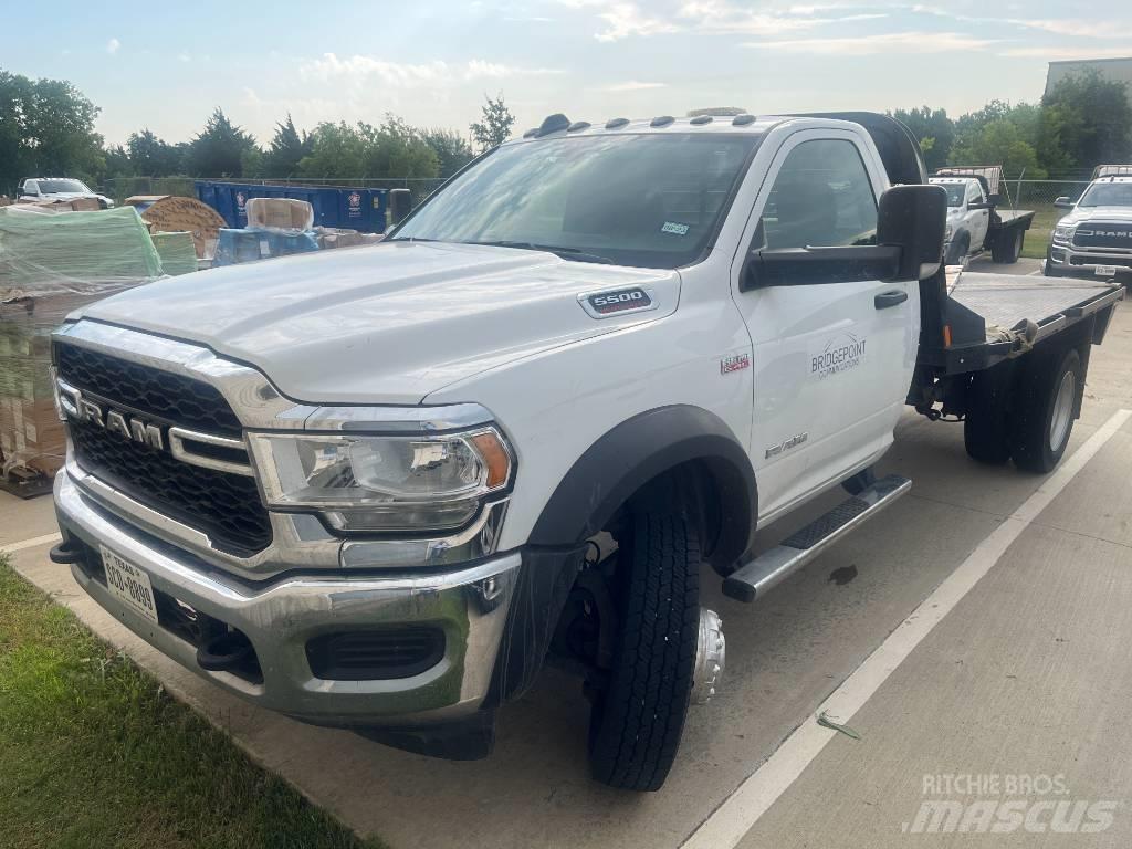 RAM 5500 Plošinové nákladné automobily/nákladné automobily so sklápacími bočnicami