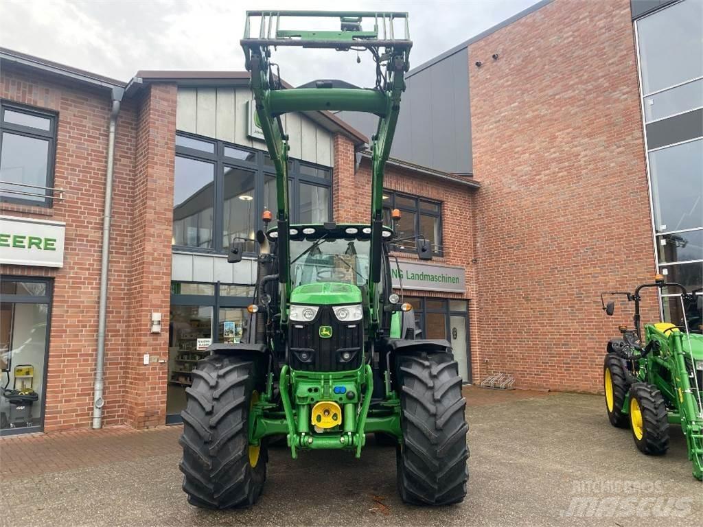 John Deere 6210R Traktory