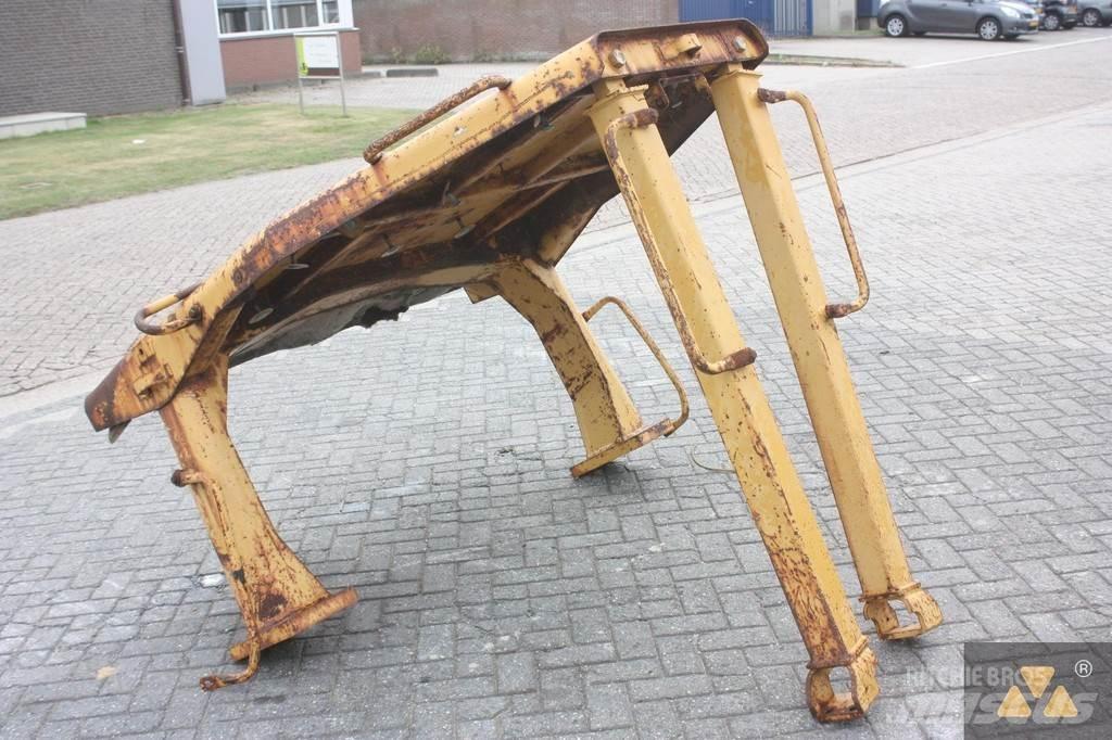 CAT D7H O-rops cab Kabíny a interiér