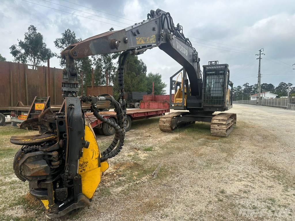 Volvo 220 E Harvestory