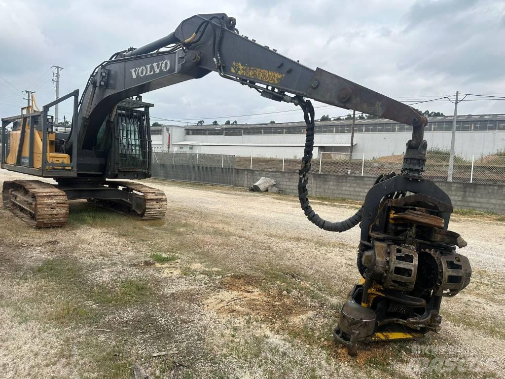 Volvo 220 E Harvestory