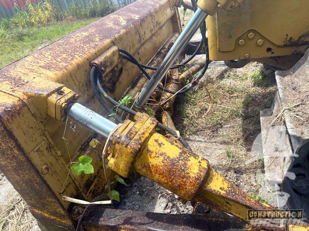 CAT D 6 C Pásové dozéry
