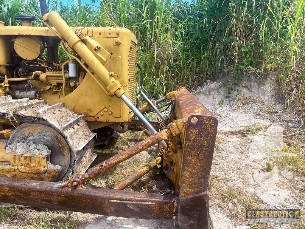 CAT D 6 C Pásové dozéry