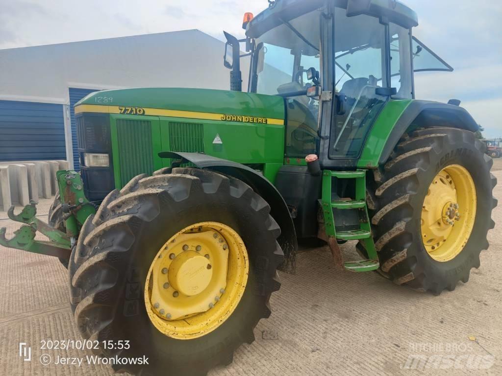 John Deere 7710 Traktory