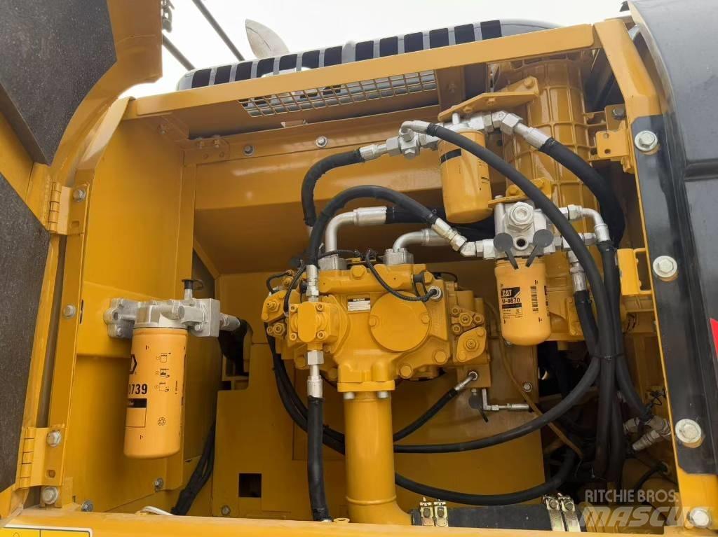 CAT 330 D L Pásové rýpadlá