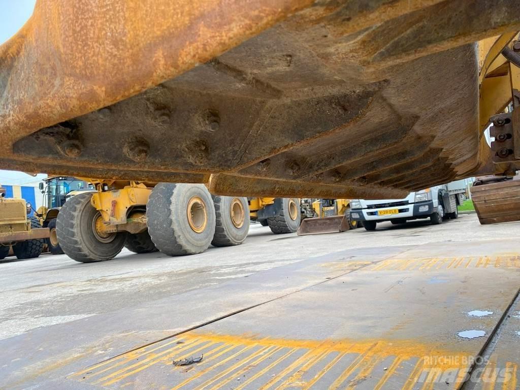 CAT D6T XL NVT Pásové dozéry