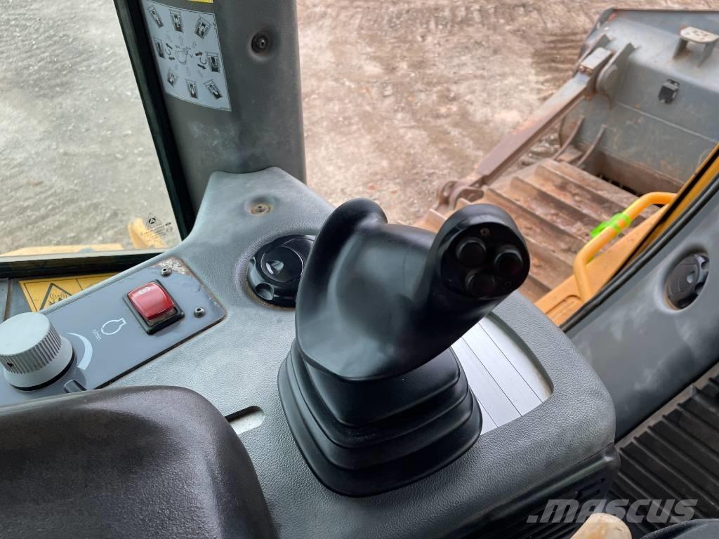 Liebherr PR 746 Pásové dozéry