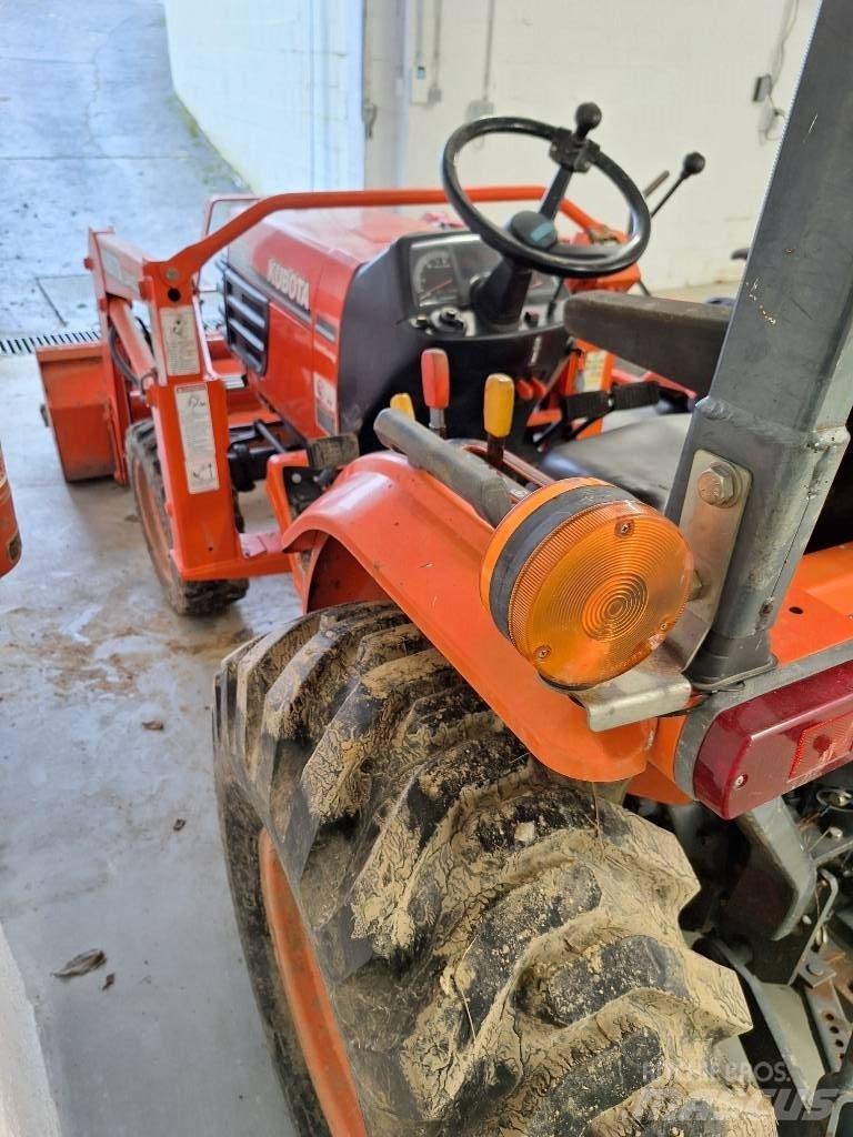Kubota B 2710 Traktory