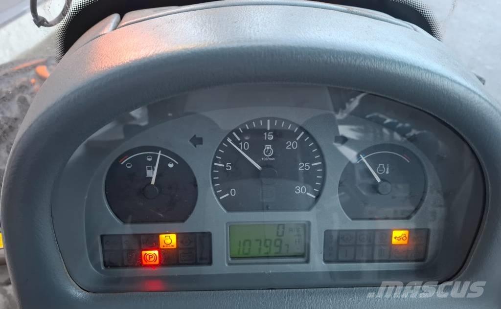 Valtra 8950 Traktory