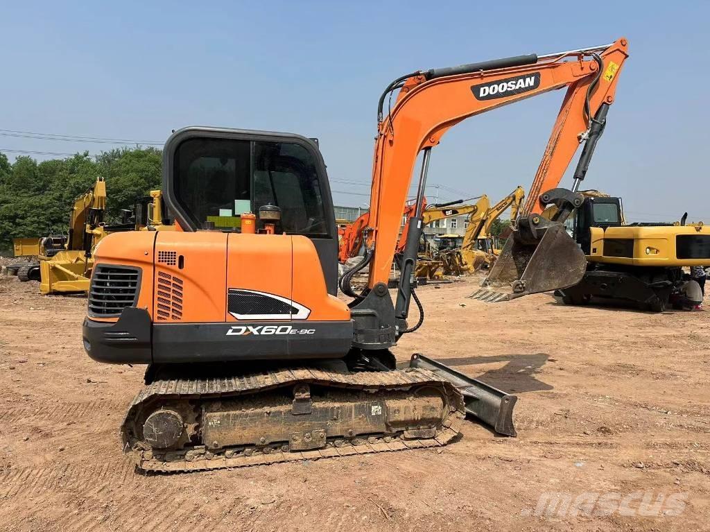 Doosan DX 60 Pásové rýpadlá