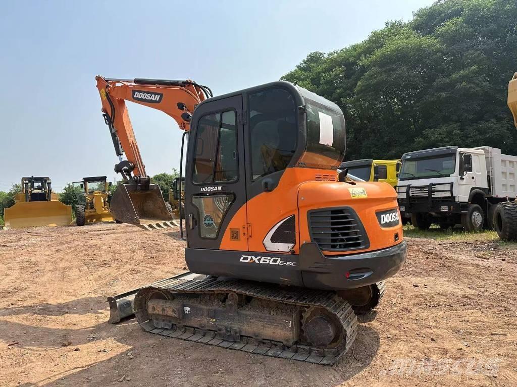 Doosan DX 60 Pásové rýpadlá