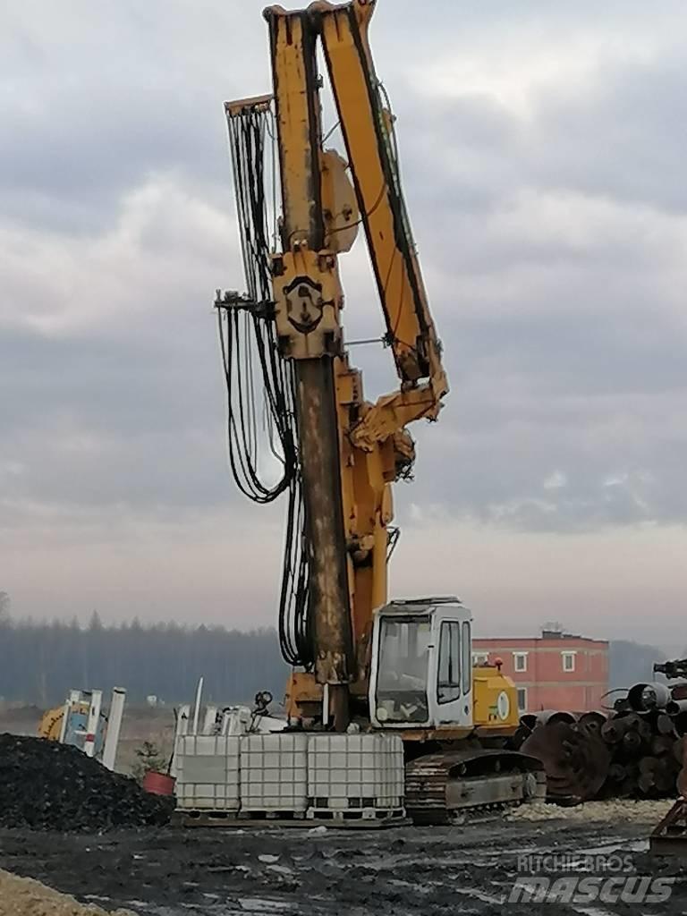 Bauer BG 12 V Pilierovej žeriav