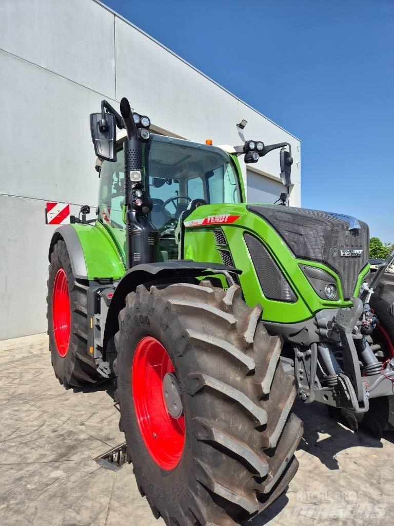 Fendt 718 Vario Traktory