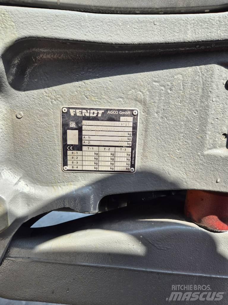 Fendt 718 Vario Traktory