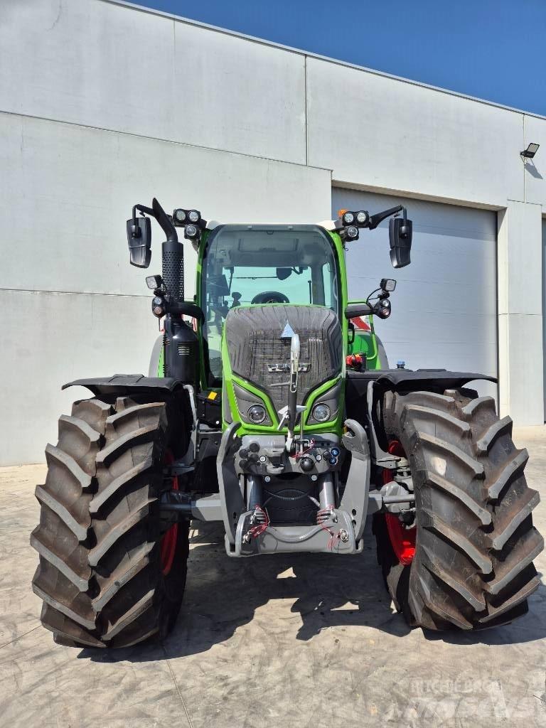 Fendt 718 Vario Traktory