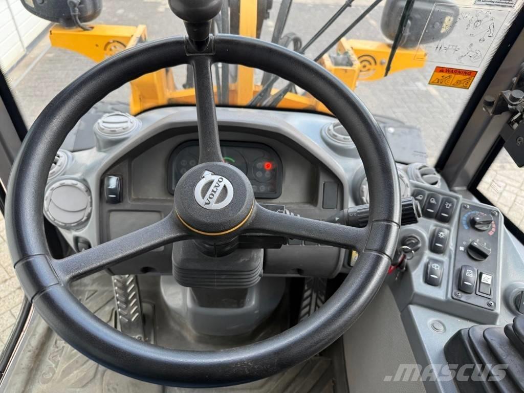 Volvo L 25 F Kolesové nakladače
