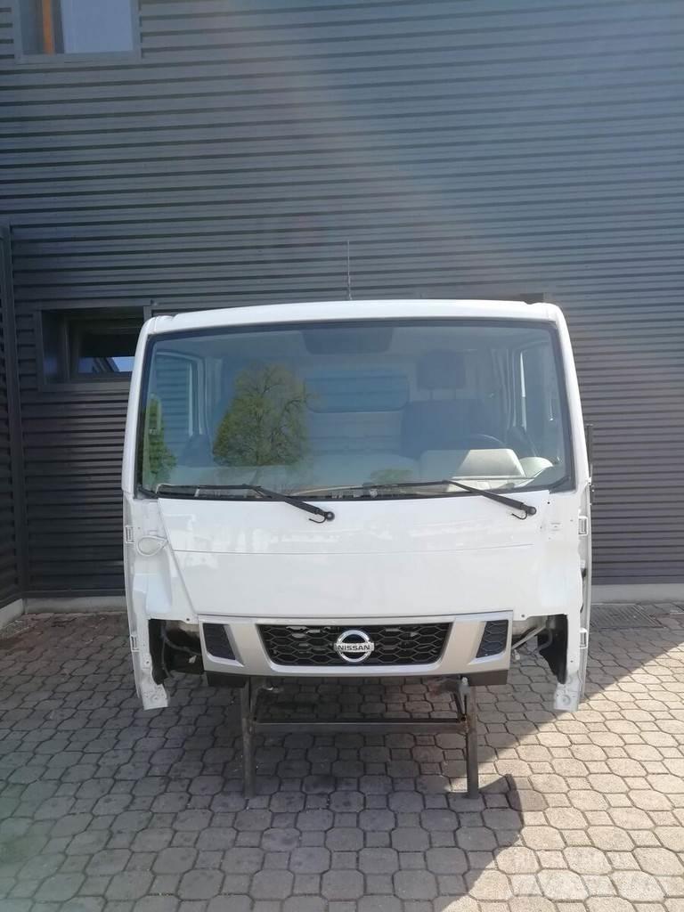 Nissan NT400 Kabíny a interiér