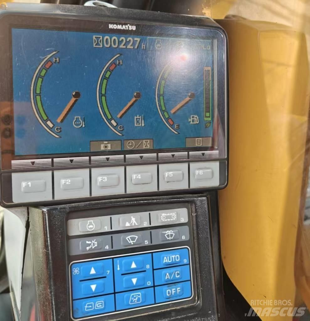 Komatsu 210LC-8 Pásové rýpadlá