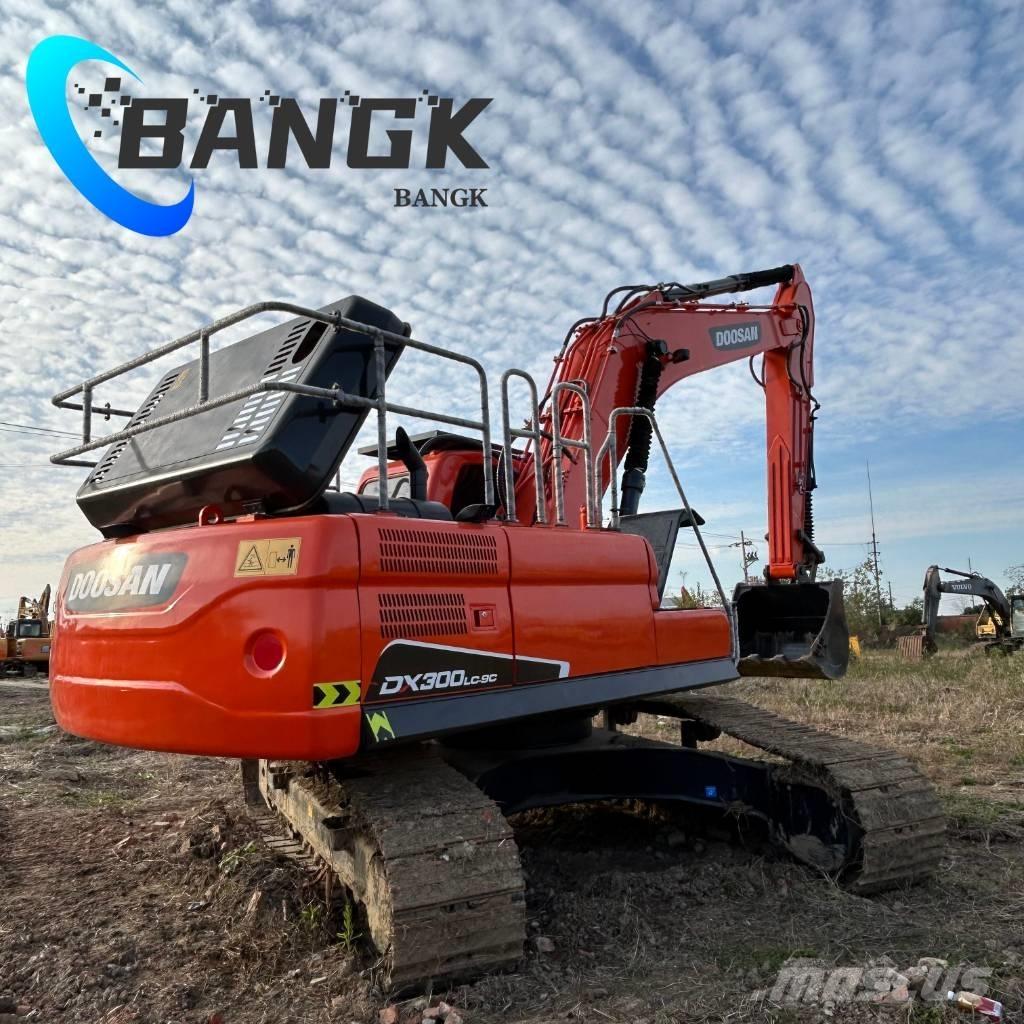 Doosan DX300 Pásové rýpadlá