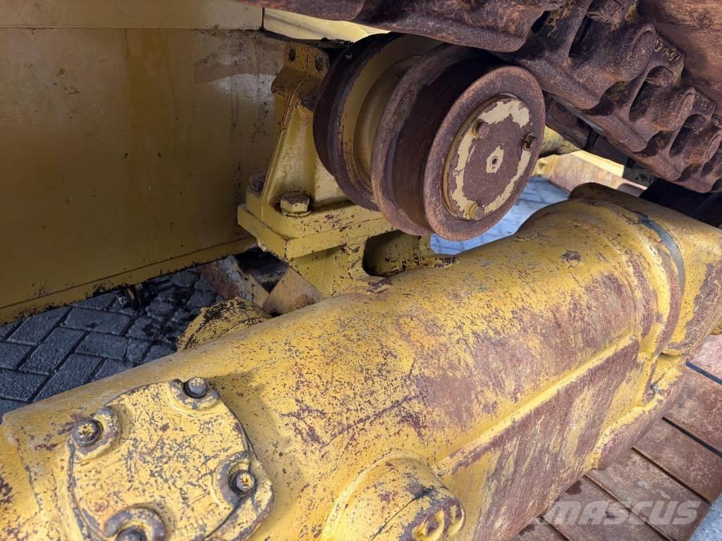 CAT D 6 R XW Pásové dozéry