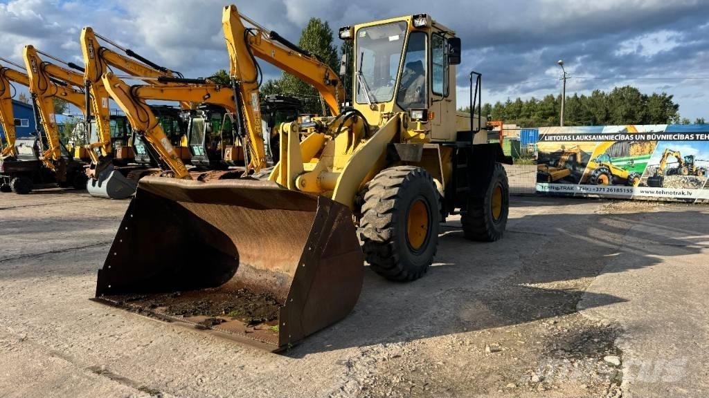 Komatsu WA 200 Kolesové nakladače