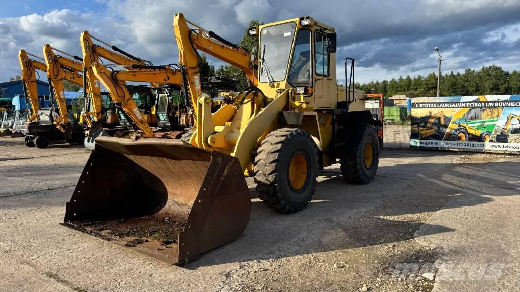 Komatsu WA 200 Kolesové nakladače