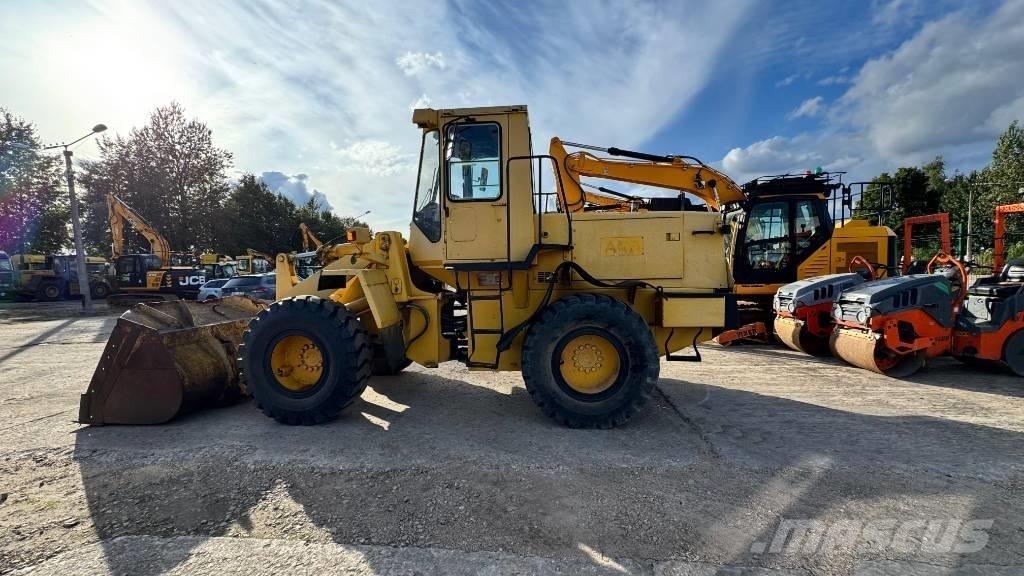 Komatsu WA 200 Kolesové nakladače