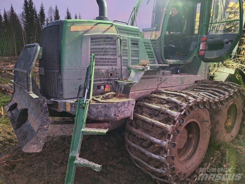 John Deere 1910 Lesné traktory