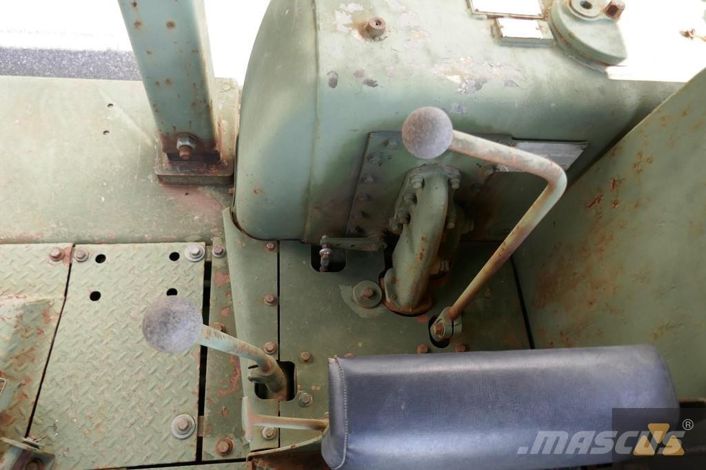 CAT D7F Ex-army Pásové dozéry