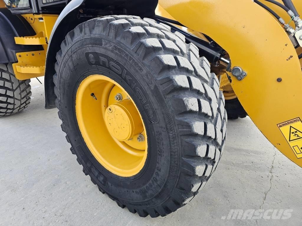 CAT 908M Kolesové nakladače