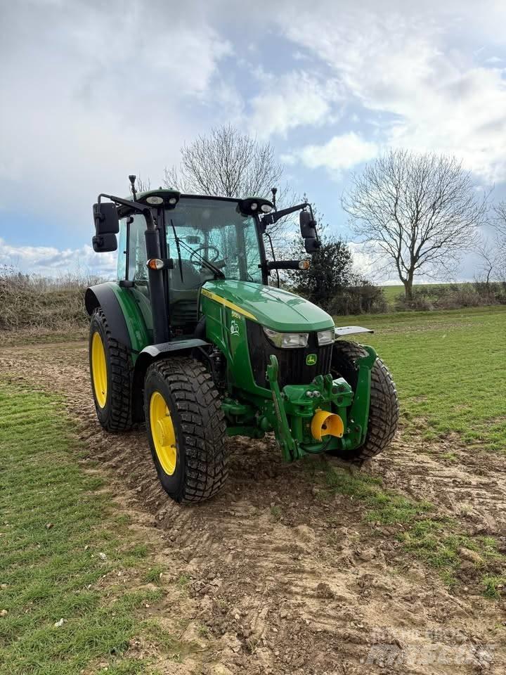 John Deere 5100 R Traktory